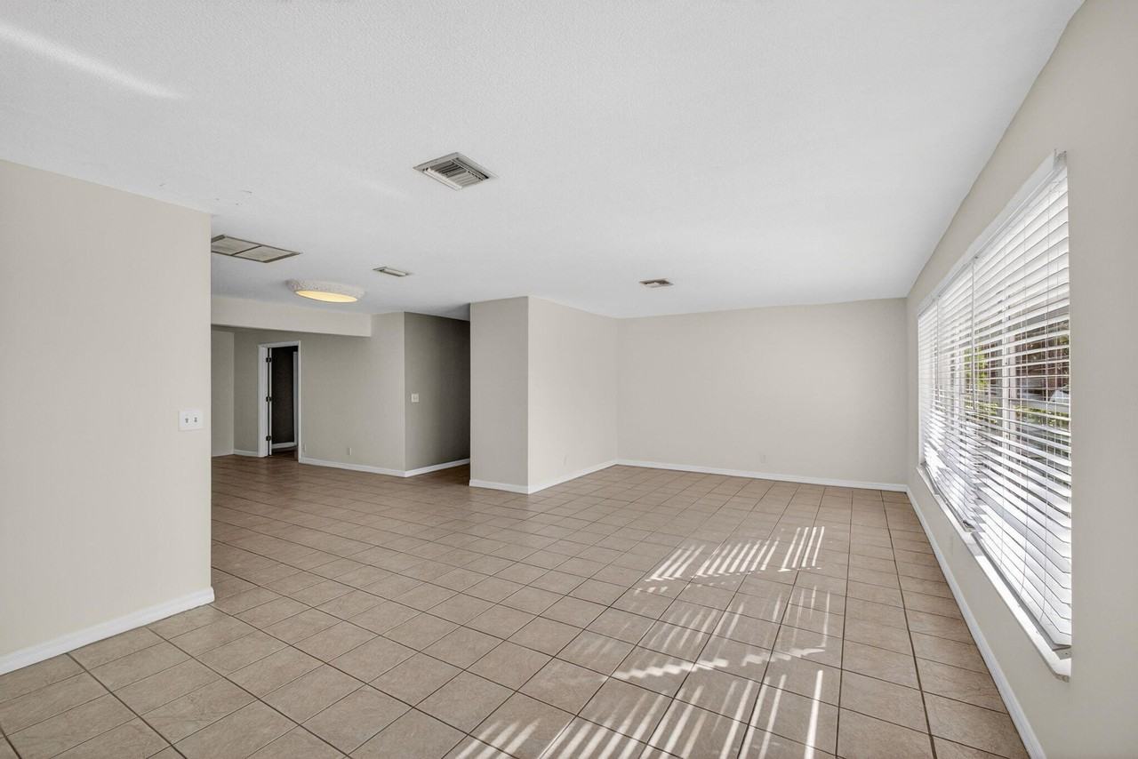 1242 N Harbor Dr - Photo 7 of 50