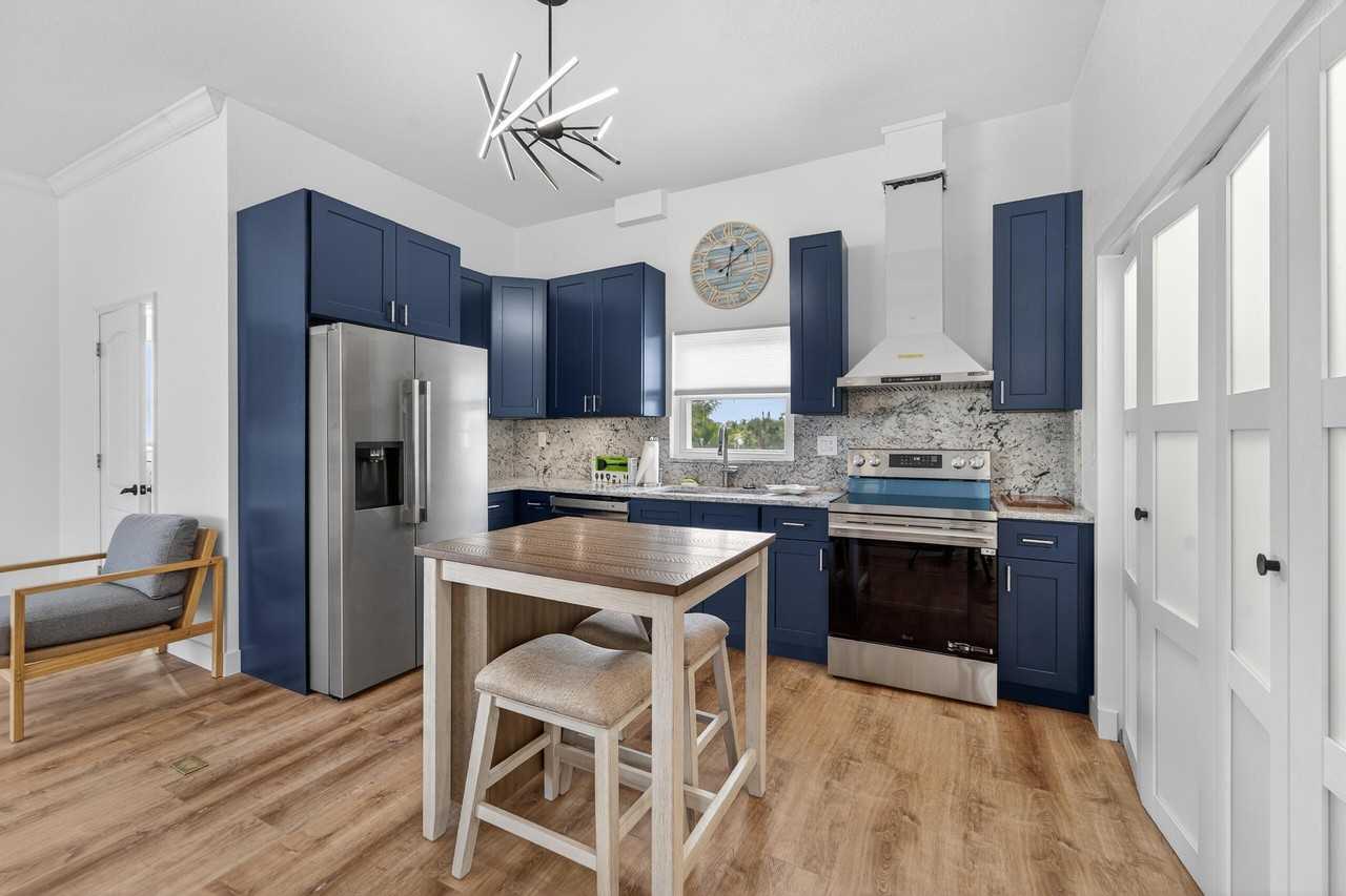 300 E 24th St - Photo 3 of 19