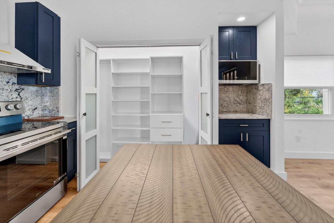 300 E 24th St - Photo 5 of 19