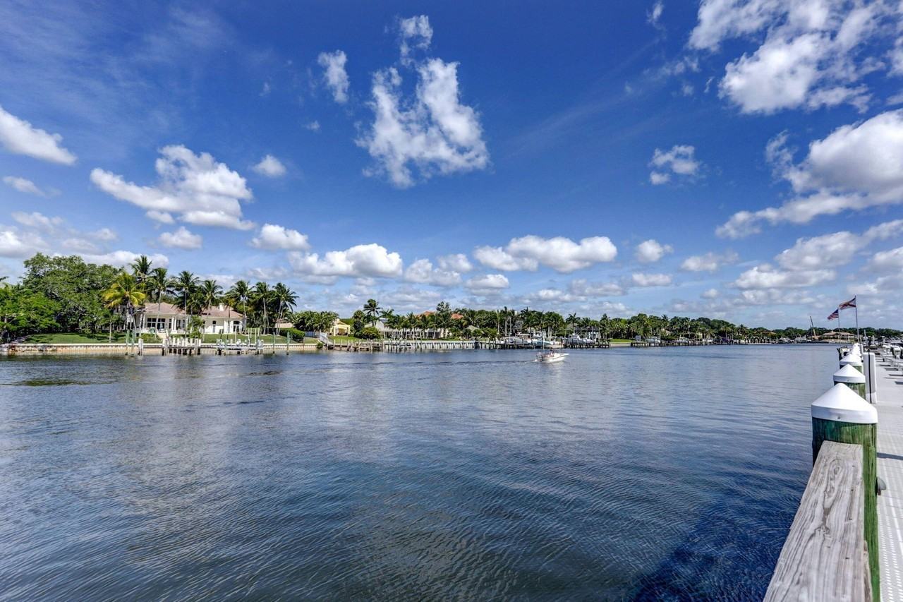 834 Bay Colony Dr S - Photo 3 of 50