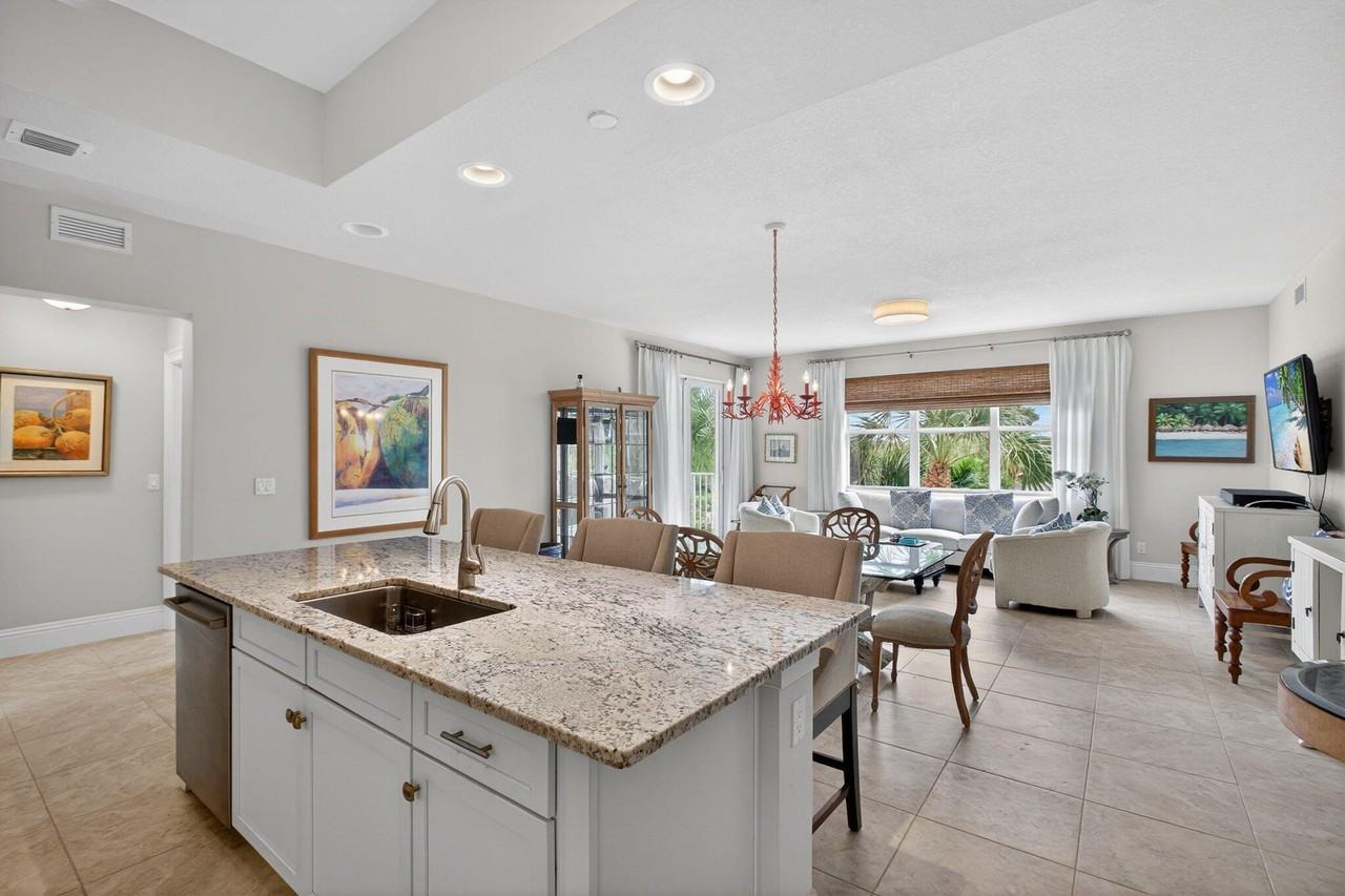 834 Bay Colony Dr S - Photo 5 of 50