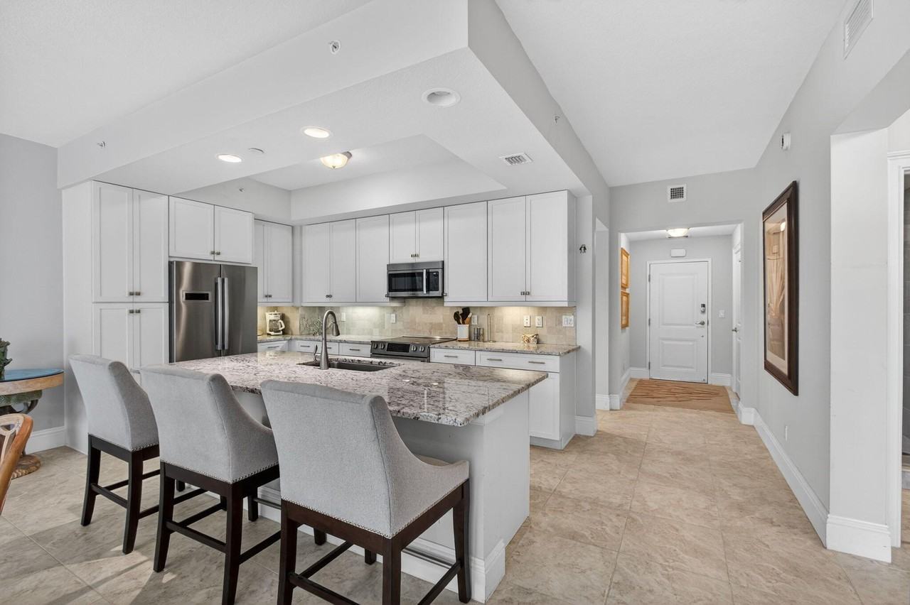 834 Bay Colony Dr S - Photo 6 of 50