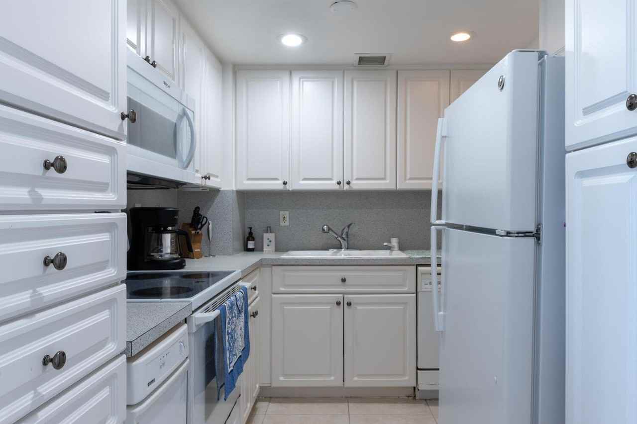 2600 N Flagler Dr Apt 611 - Photo 6 of 10