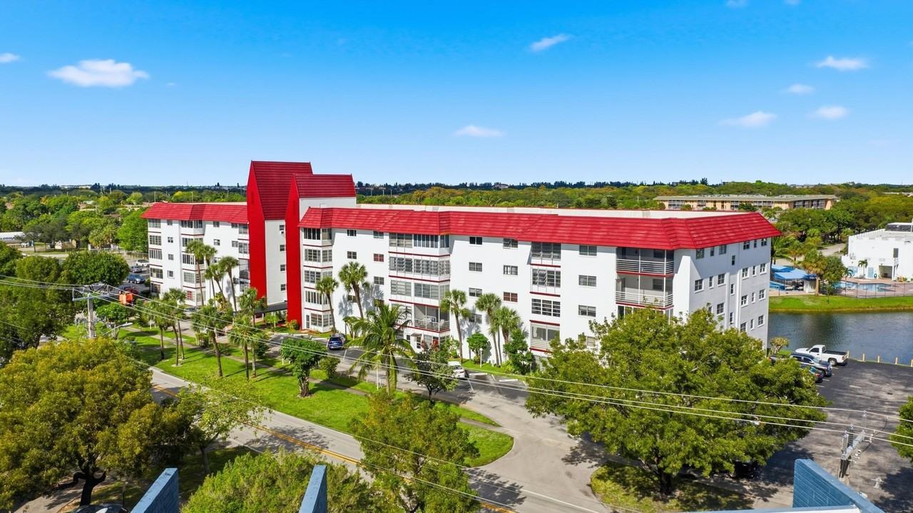 4851 Nw 21st St Apt 2p - Photo 3 of 34