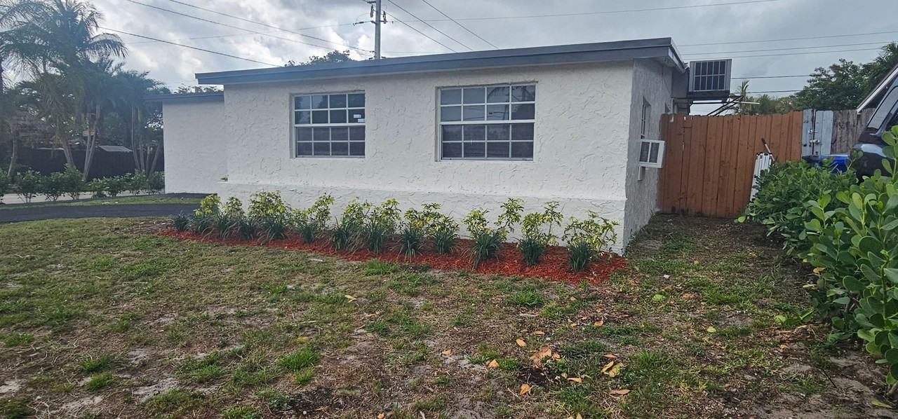 700 N 70th Ave - Photo 5 of 24