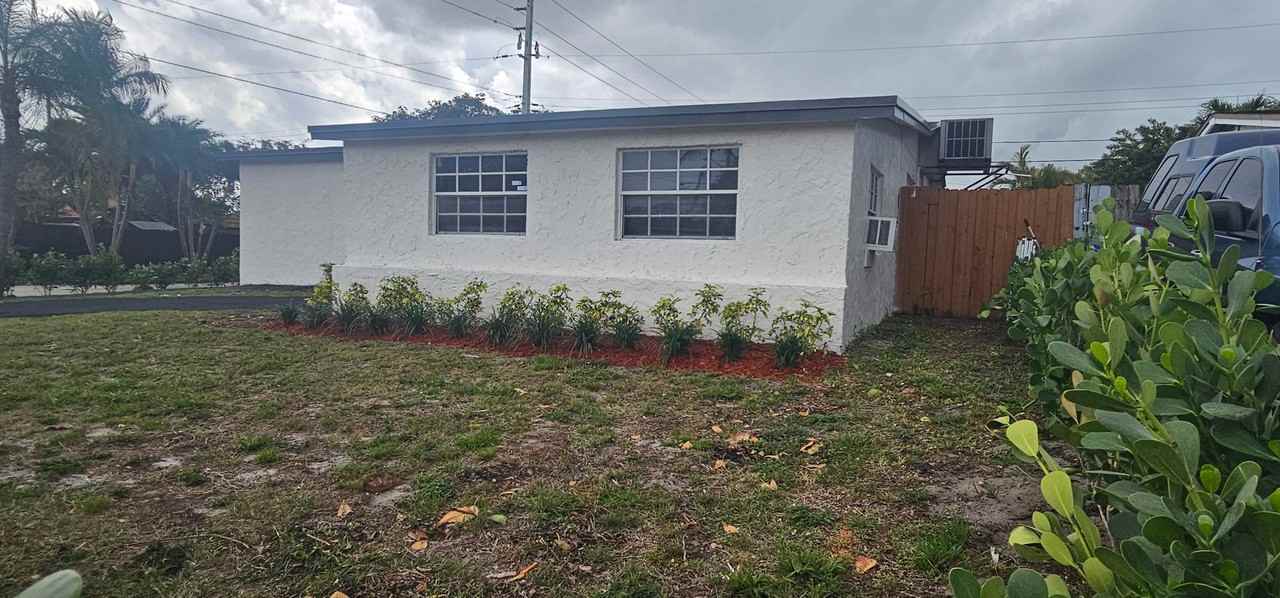 700 N 70th Ave - Photo 7 of 24