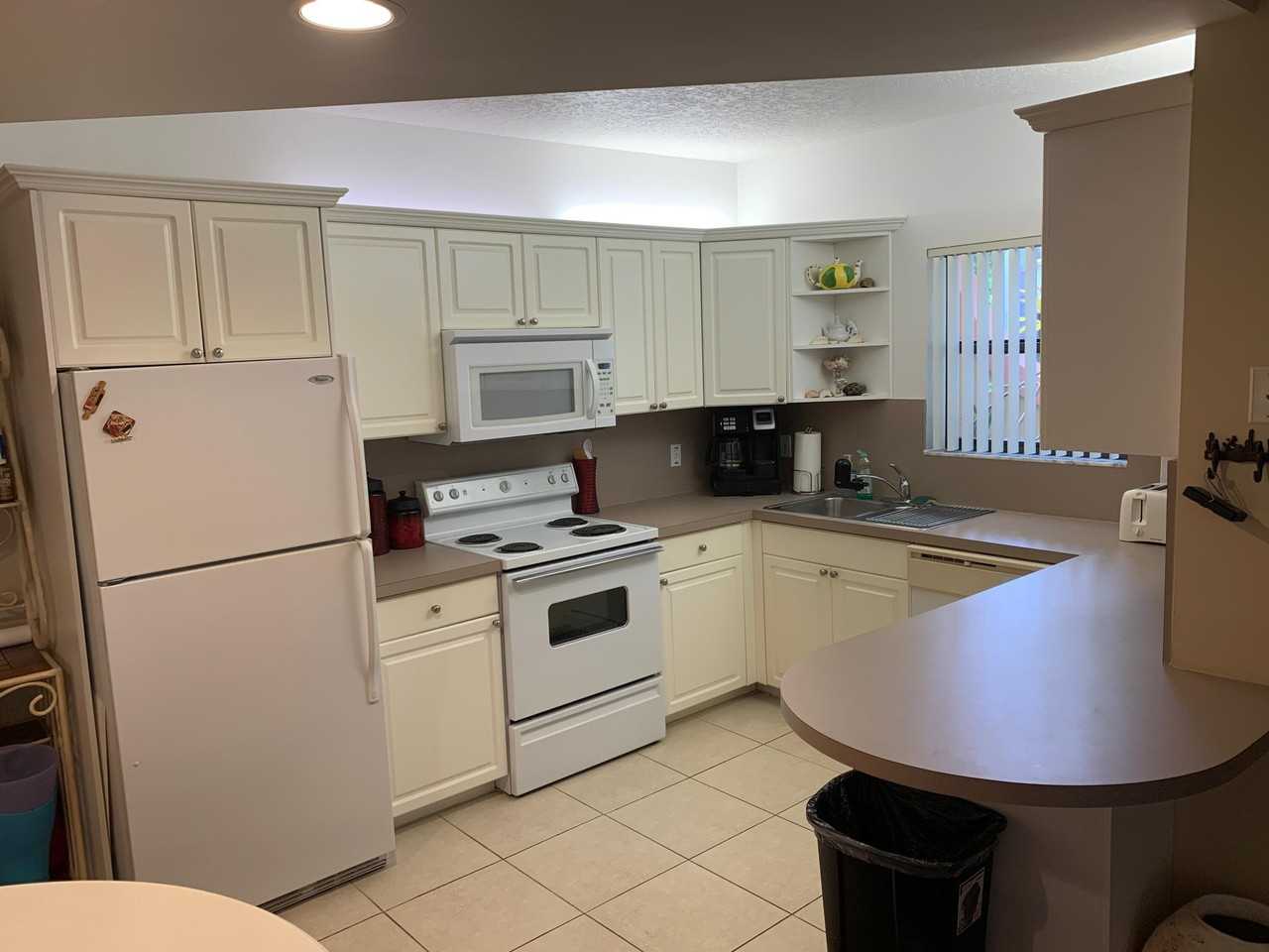 49 Uno Lago Dr - Photo 4 of 18