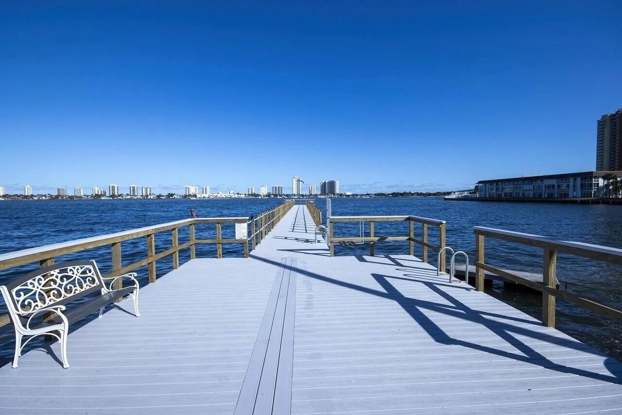 3040 Lake Shore Dr Apt 504 - Photo 4 of 50