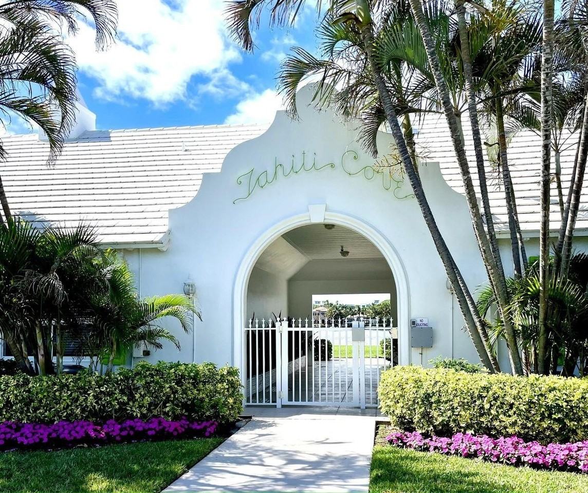 314 Venetian Dr Unit 7 - Photo 3 of 15