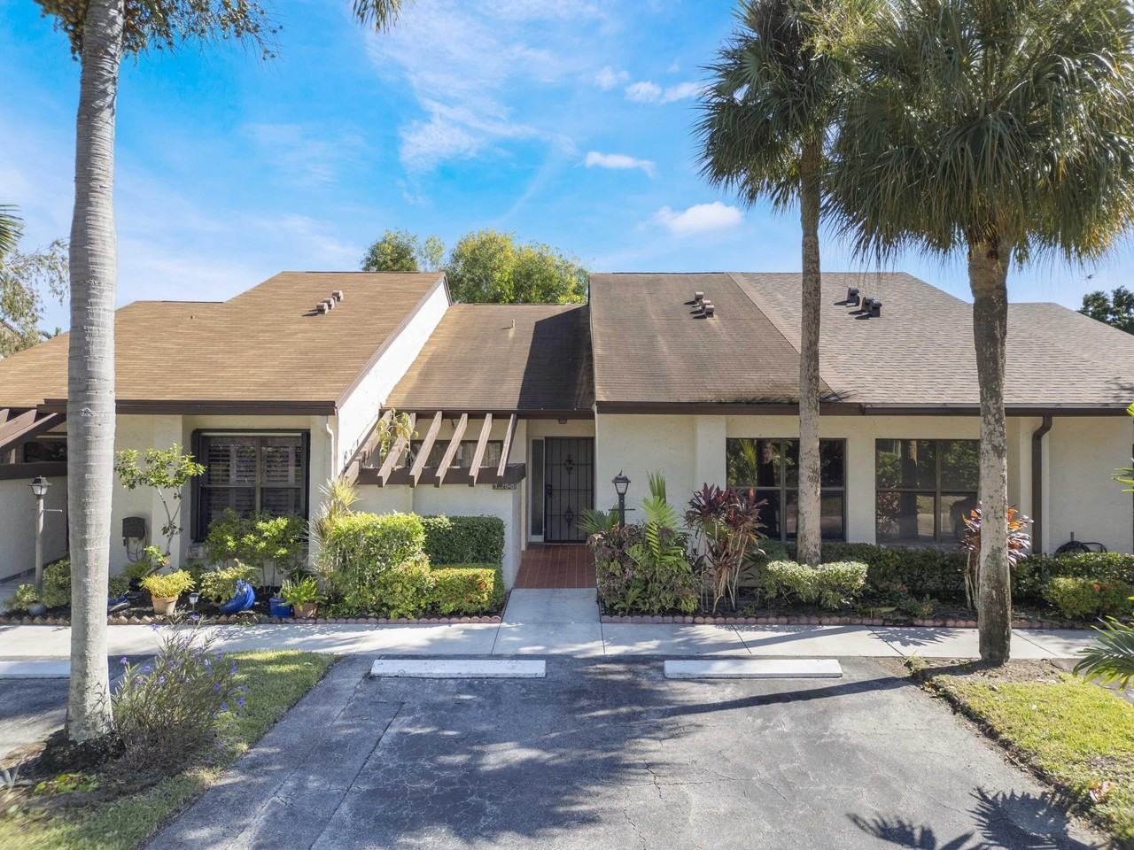 3928 Vine Trl Apt B - Photo 2 of 36