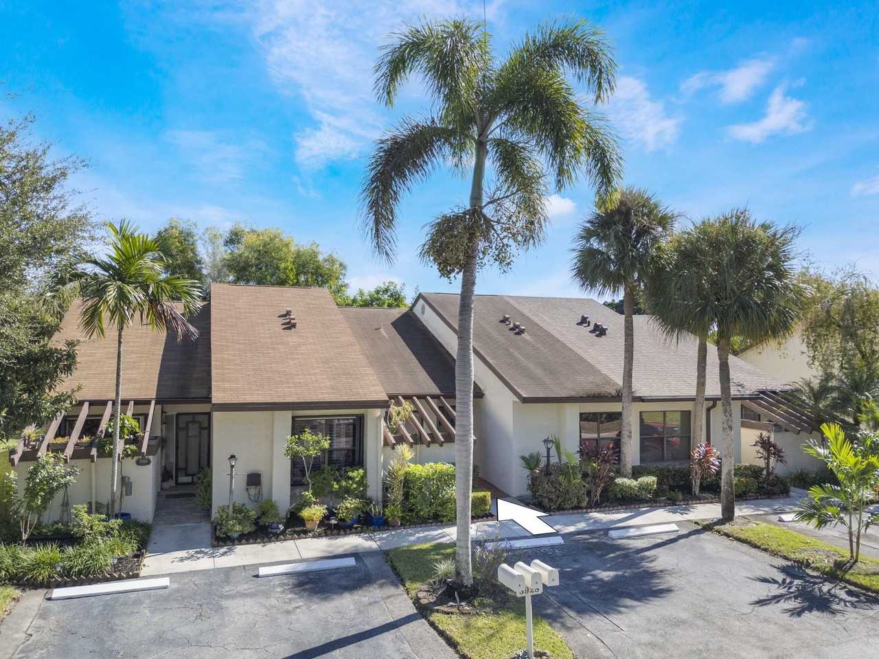 3928 Vine Trl Apt B - Photo 3 of 36