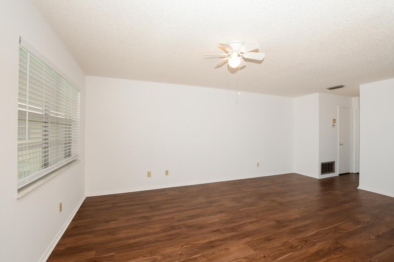 8 Lake Vista Trl Apt 205 - Photo 4 of 24