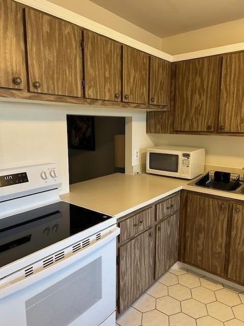 221 Lake Meryl Dr - Photo 4 of 31