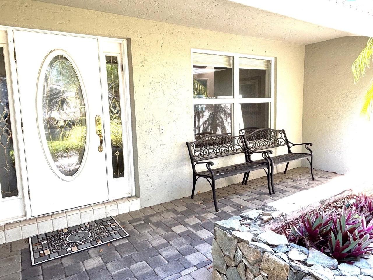 2665 Nw 41st St - Photo 2 of 24