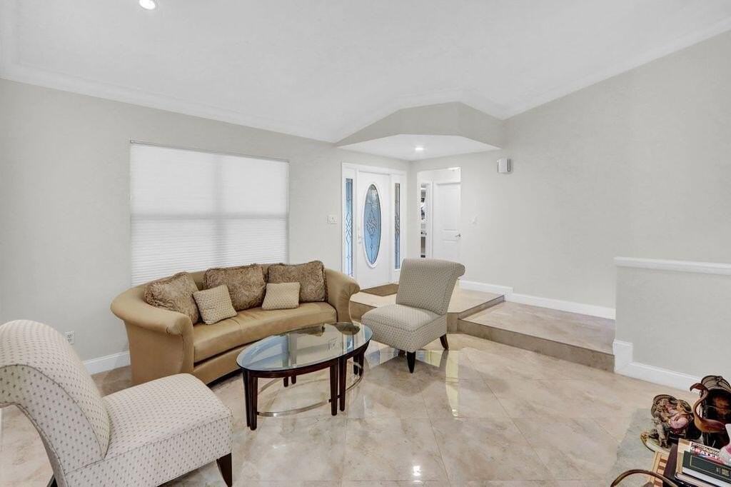 2665 Nw 41st St - Photo 5 of 24