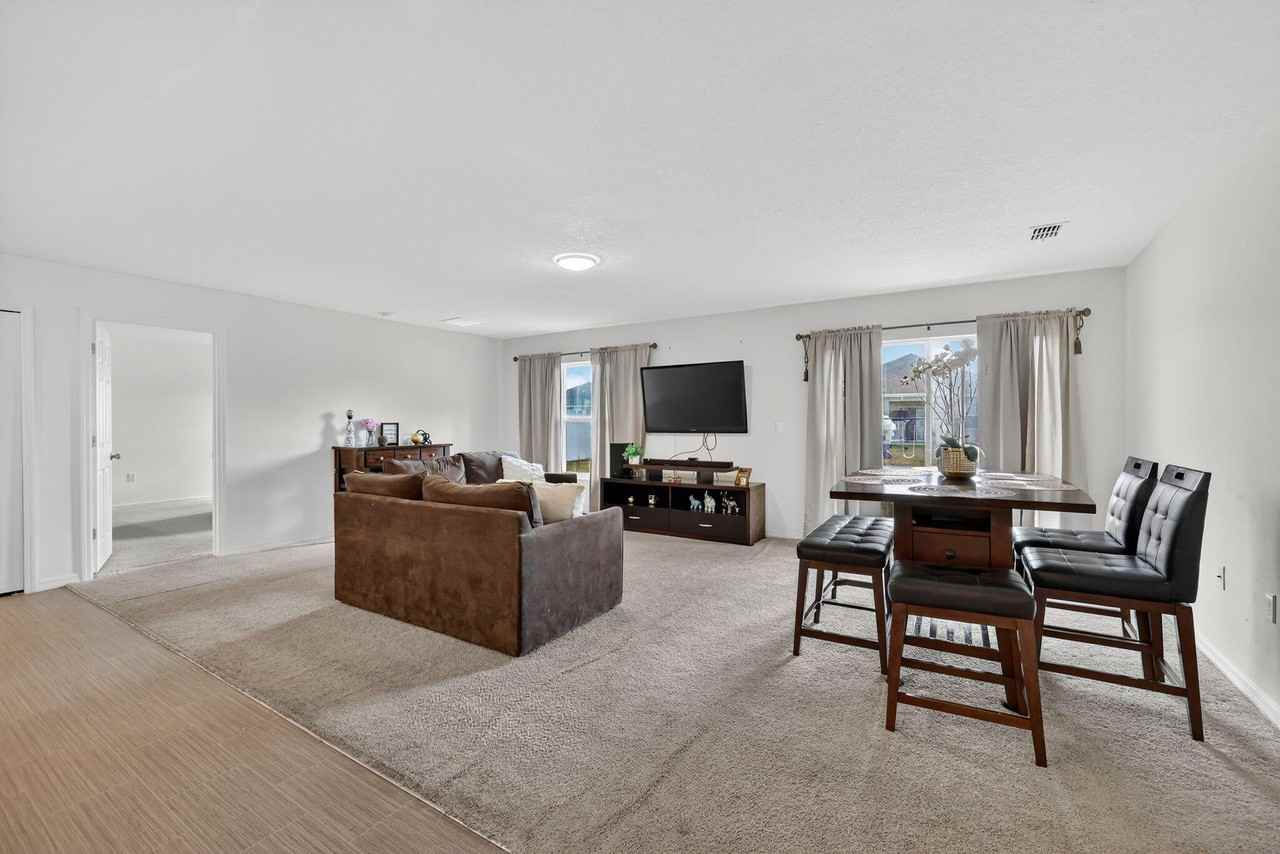 644 Sw Hoffenberg Ave - Photo 5 of 37