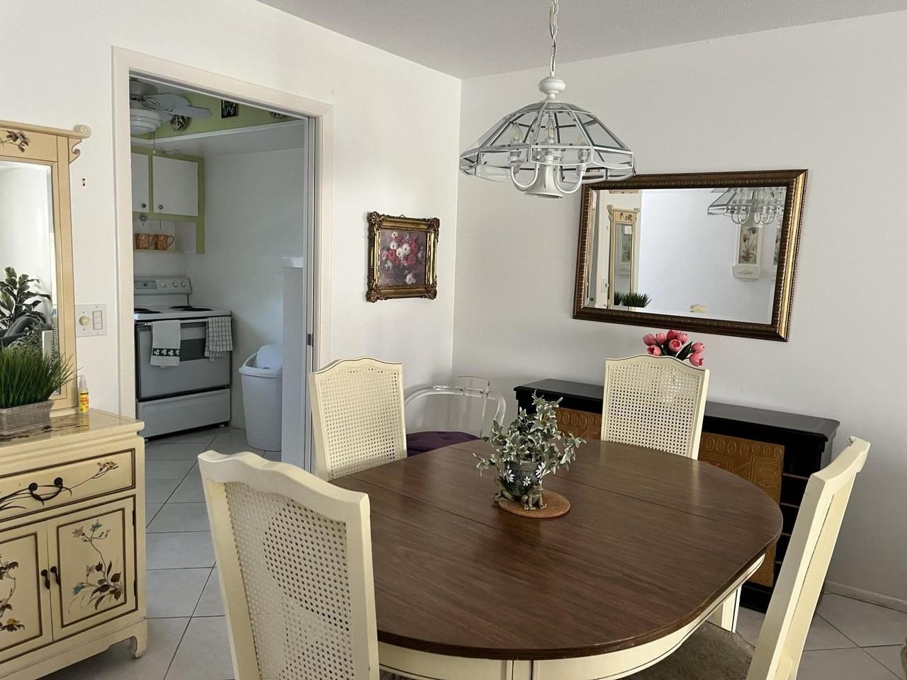 2980 Crosley Dr E Apt F - Photo 4 of 9