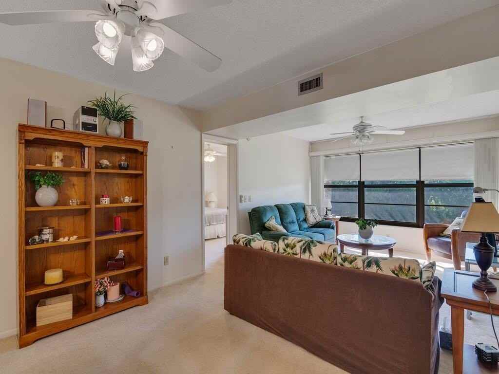 27 Plantation Dr Apt 202 - Photo 2 of 36