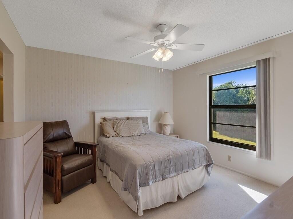 27 Plantation Dr Apt 202 - Photo 3 of 36