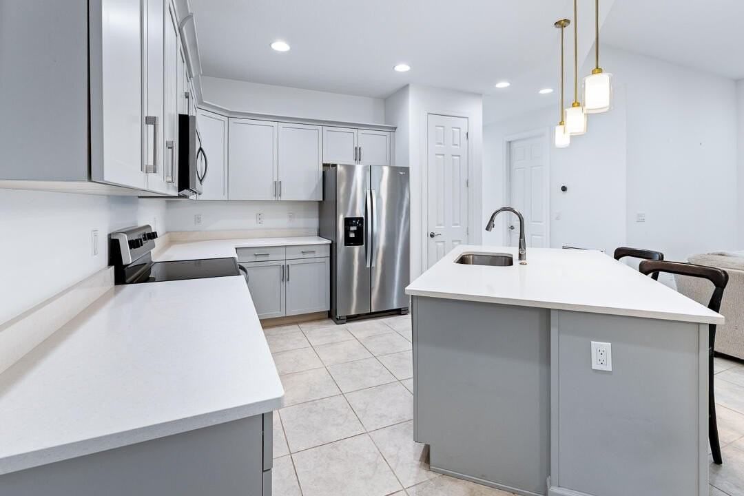 2590 Bella Vista Cir - Photo 4 of 33