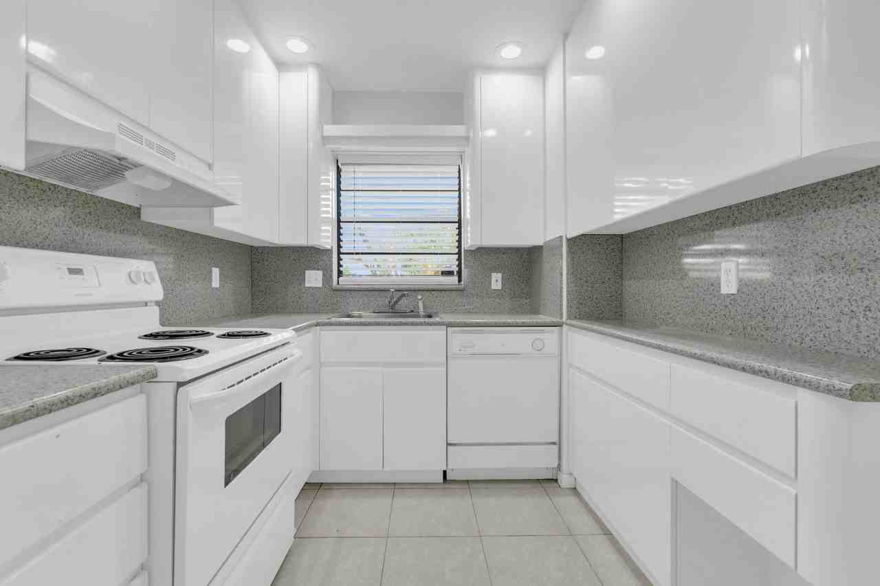 200 Jacaranda Country Club Dr Unit 3c