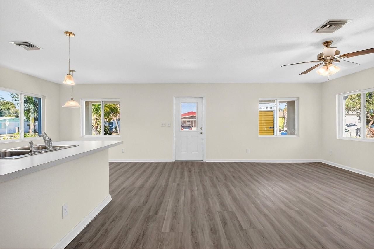 857 W 3rd St - Photo 2 of 22