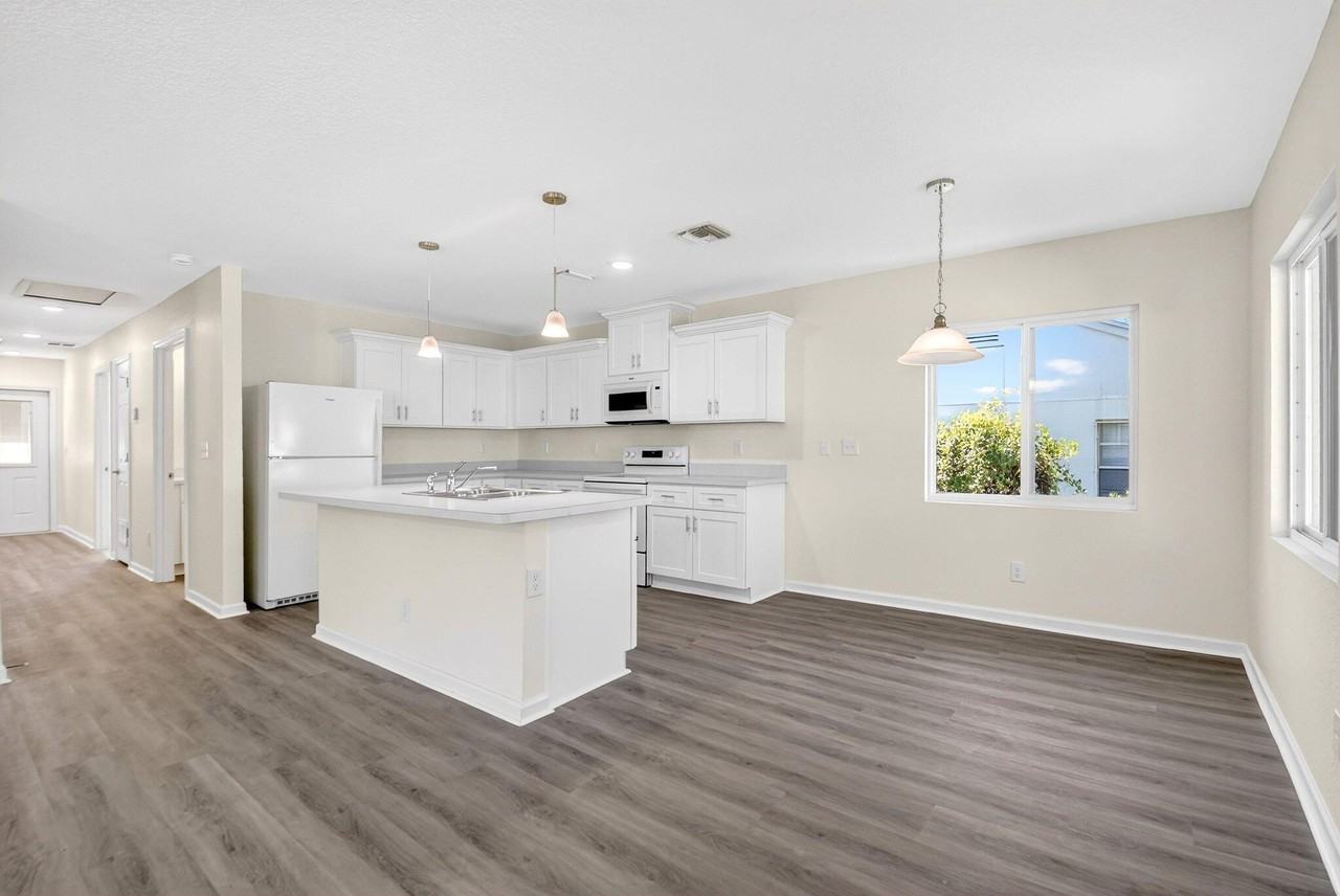 857 W 3rd St - Photo 6 of 22