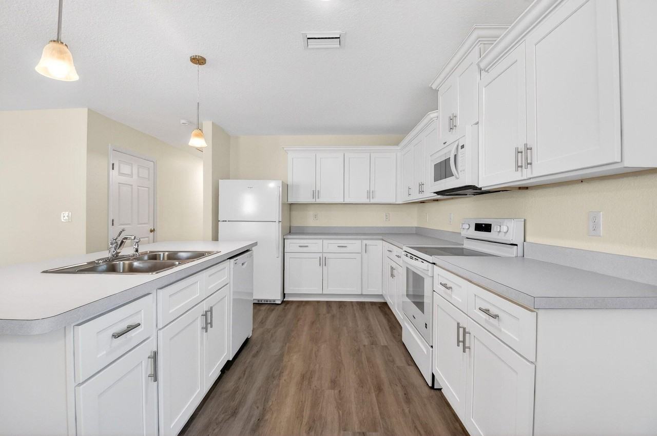 857 W 3rd St - Photo 7 of 22