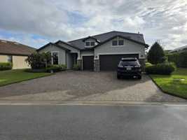 featured image of 527 Se Vallarta Dr