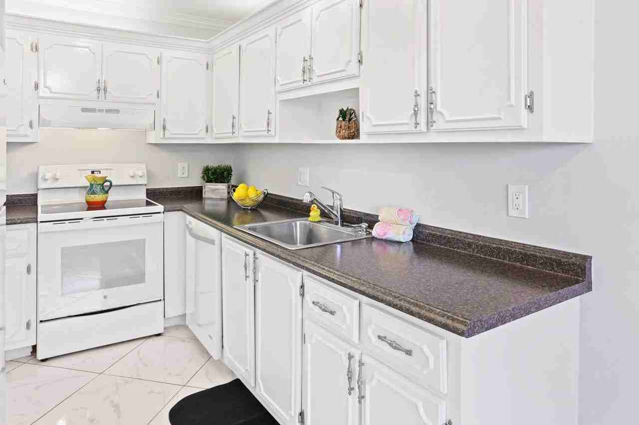 2480 Juniper Dr Apt 203 - Photo 4 of 18