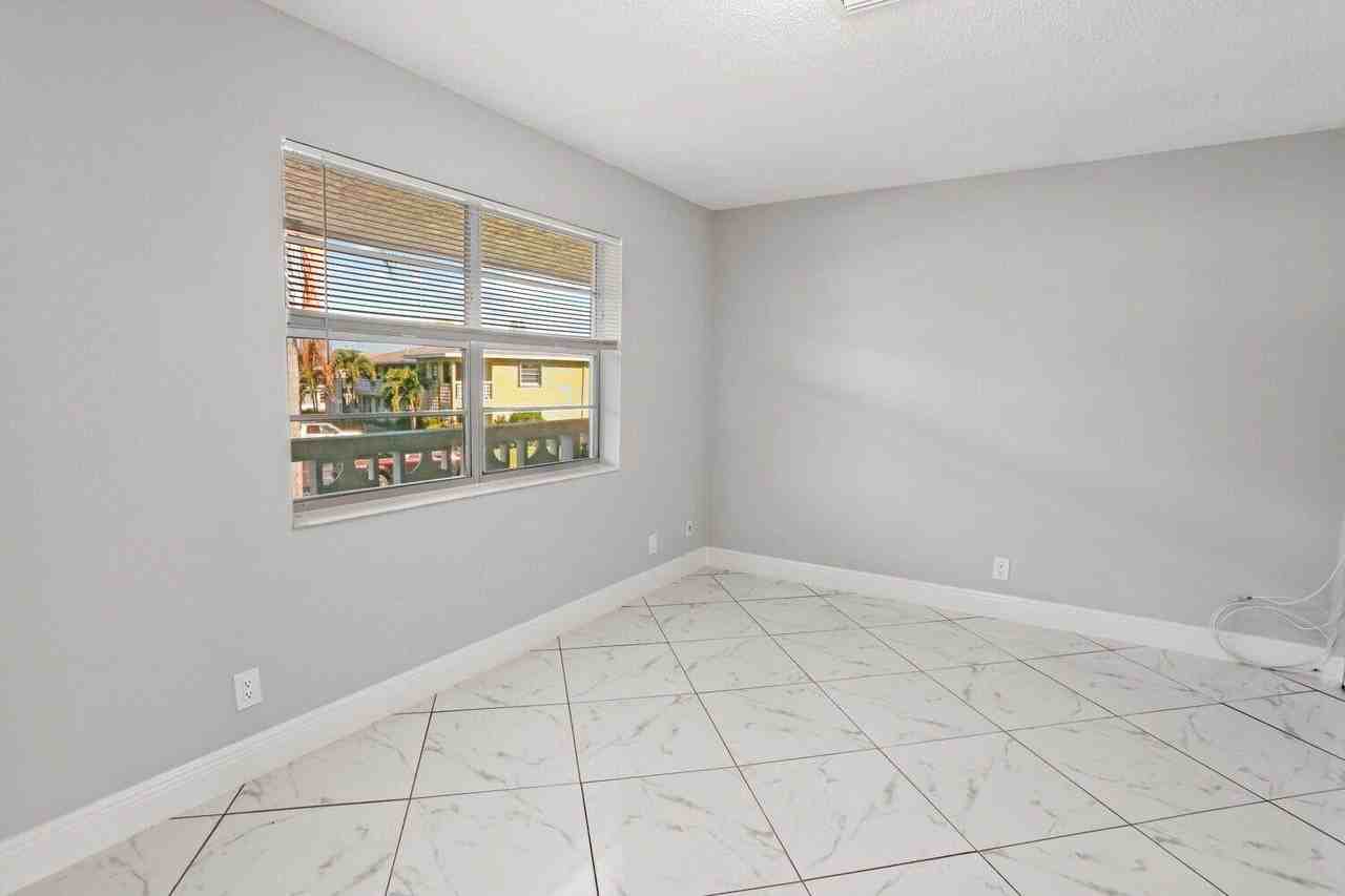 2480 Juniper Dr Apt 203 - Photo 7 of 18