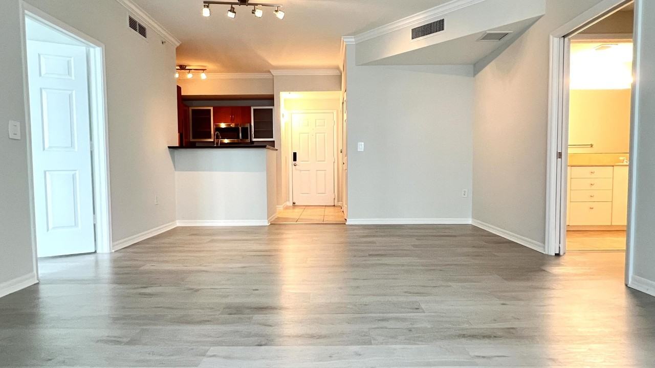 806 E Windward Way #216 - Photo 3 of 28