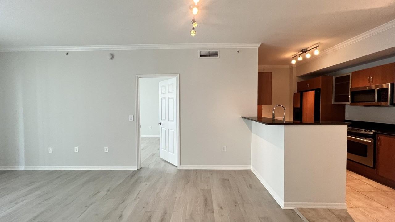 806 E Windward Way #216 - Photo 5 of 28
