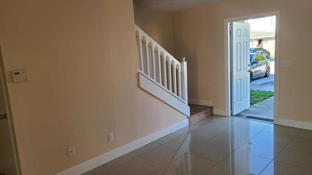 1803 Wharf Ln - Photo 3 of 21