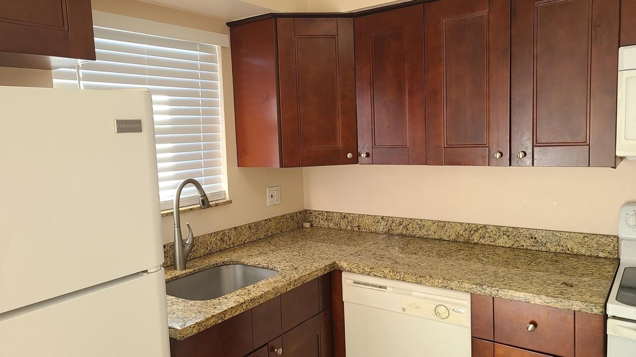 1803 Wharf Ln - Photo 6 of 21