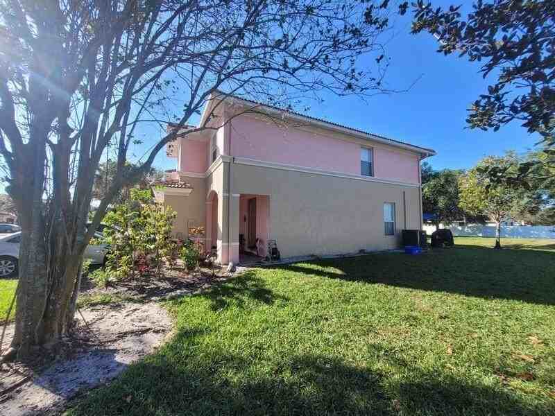 303 Seminole Palms Dr - Photo 5 of 50