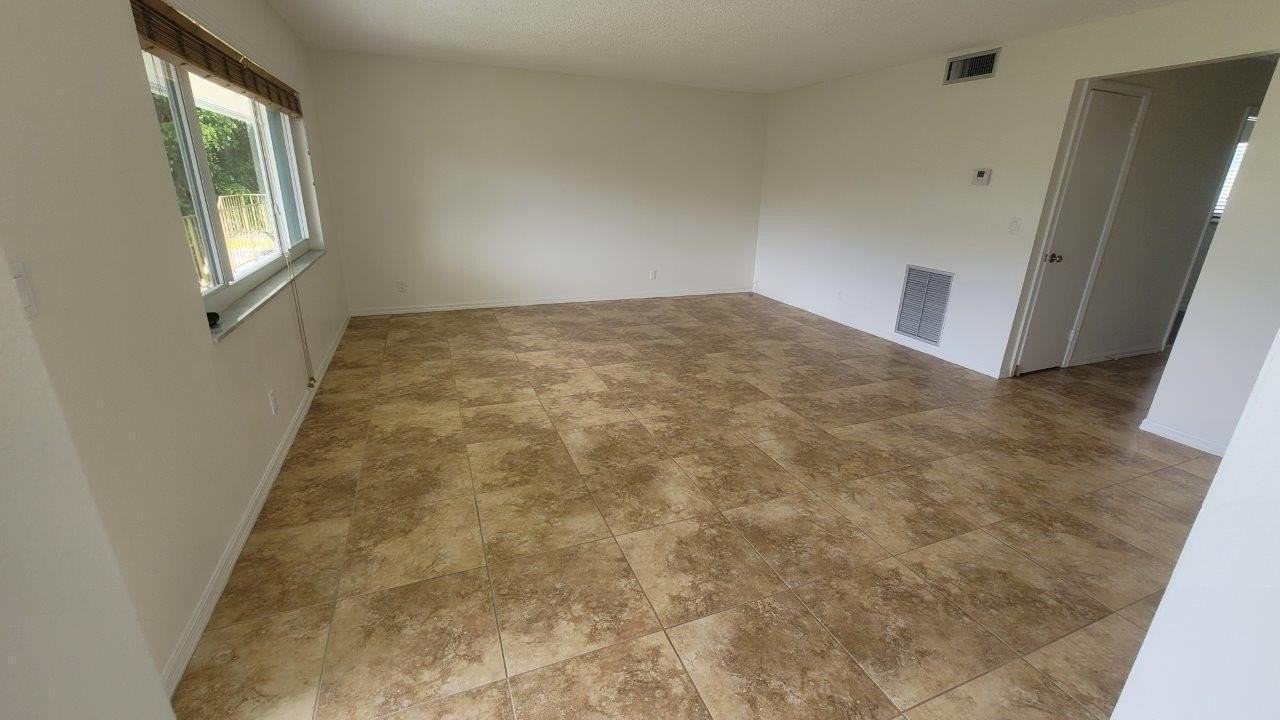 222 N Federal Hwy Apt 6 - Photo 2 of 37