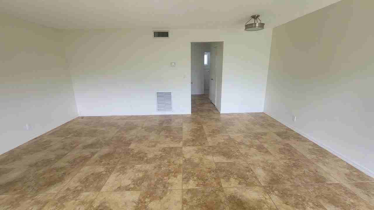 222 N Federal Hwy Apt 6 - Photo 6 of 37