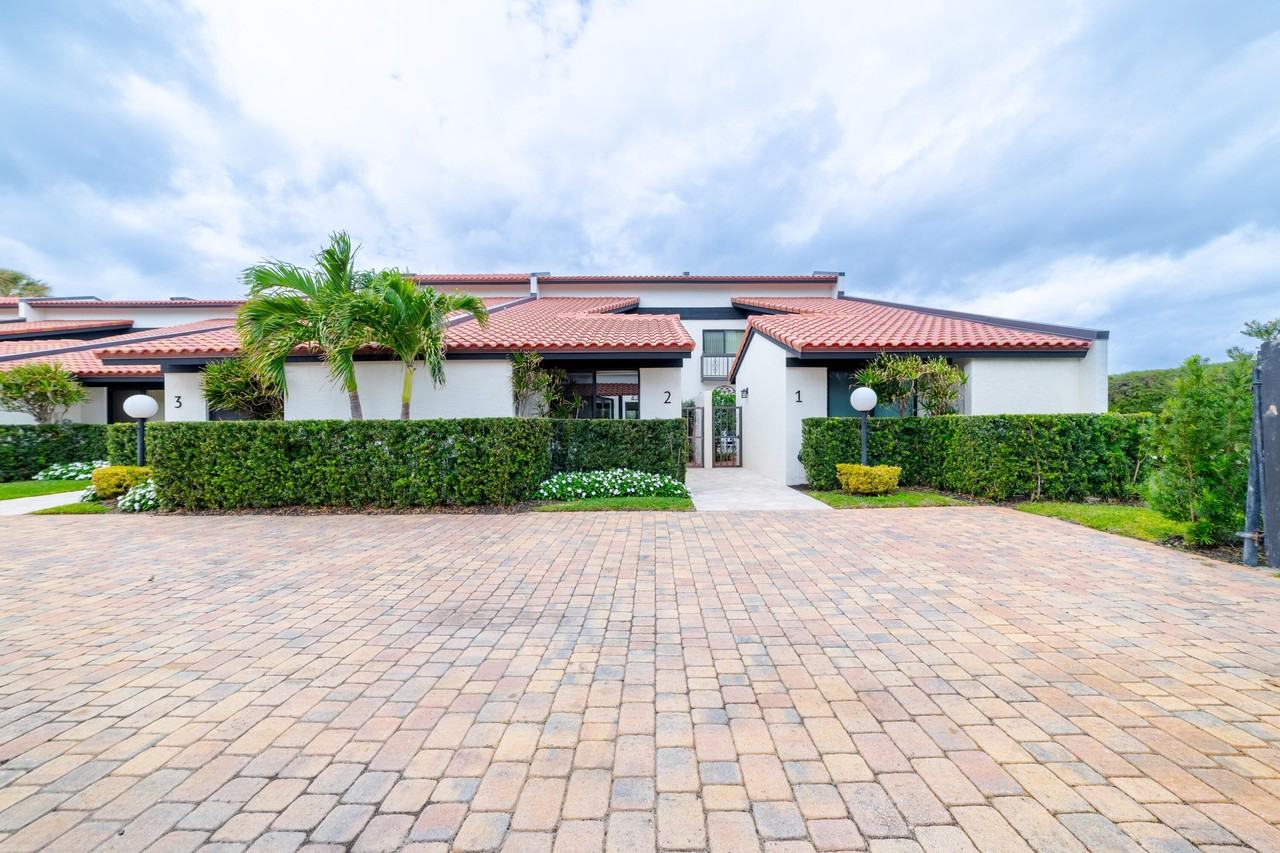 3474 S Ocean Blvd Apt 2 - Photo 3 of 37