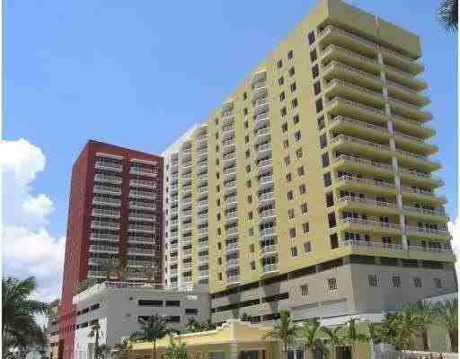 1551 N Flagler Dr Apt 1504 - Photo 2 of 18