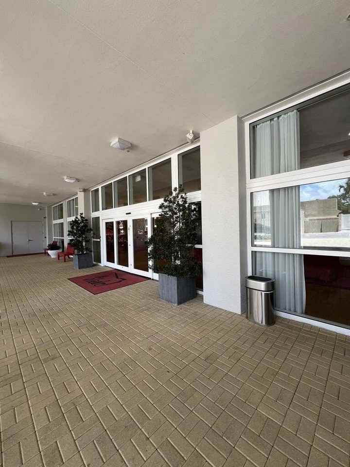 1551 N Flagler Dr Apt 1504 - Photo 3 of 18