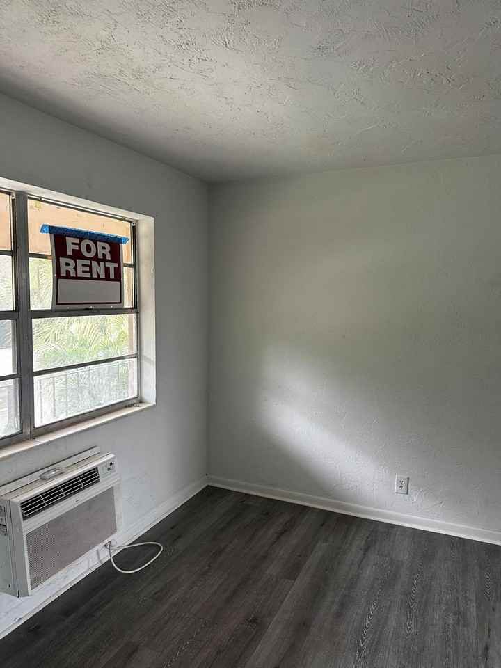 1120 N Sapodilla Ave Apt 4 - Photo 4 of 8