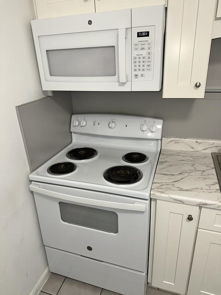 301 W Ocean Ave Apt 10 - Photo 6 of 26