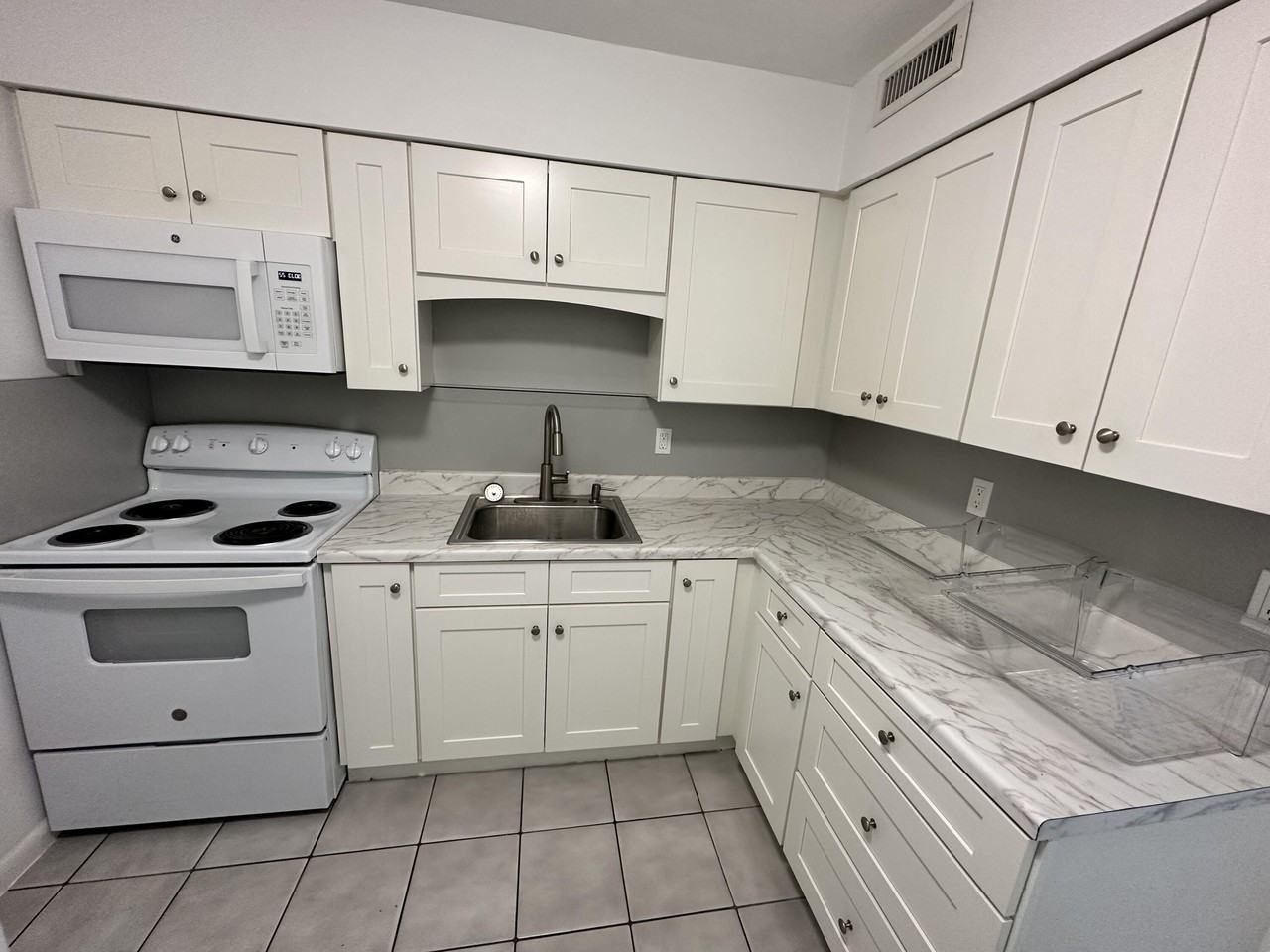 301 W Ocean Ave Apt 10 - Photo 7 of 26