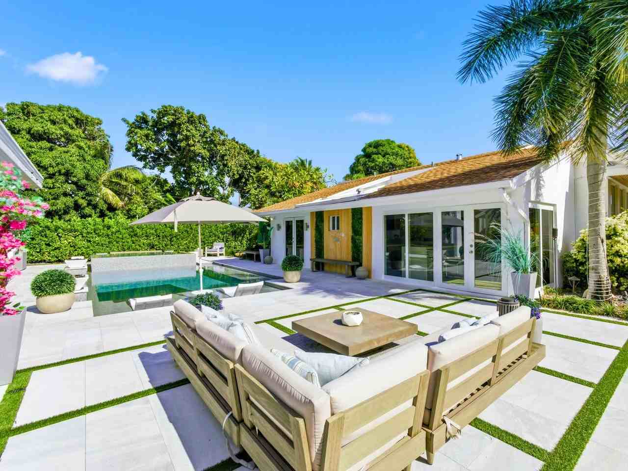 2210 Ne 3rd Ave - Photo 5 of 50