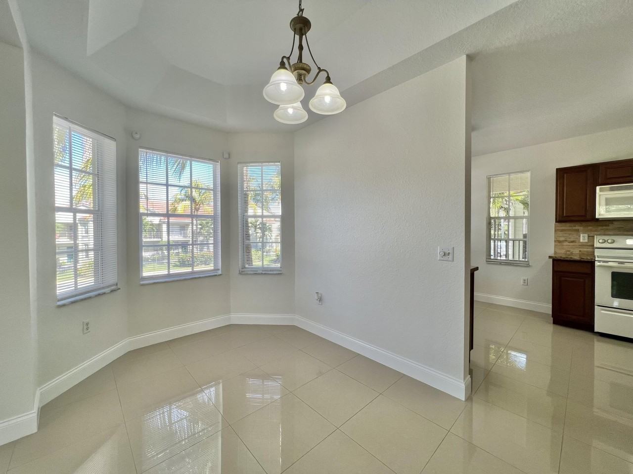 1110 Belmont Pl - Photo 3 of 23