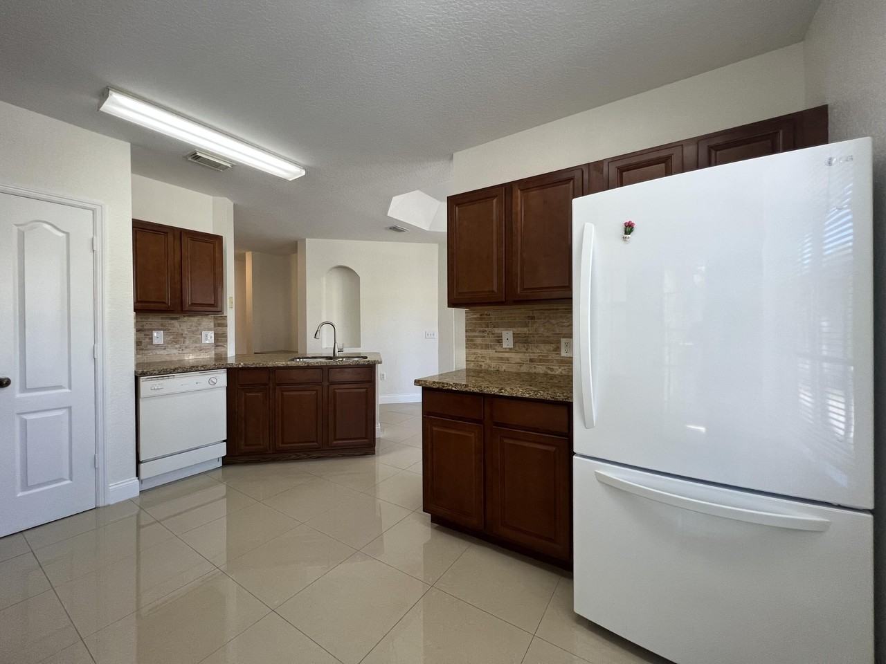 1110 Belmont Pl - Photo 6 of 23