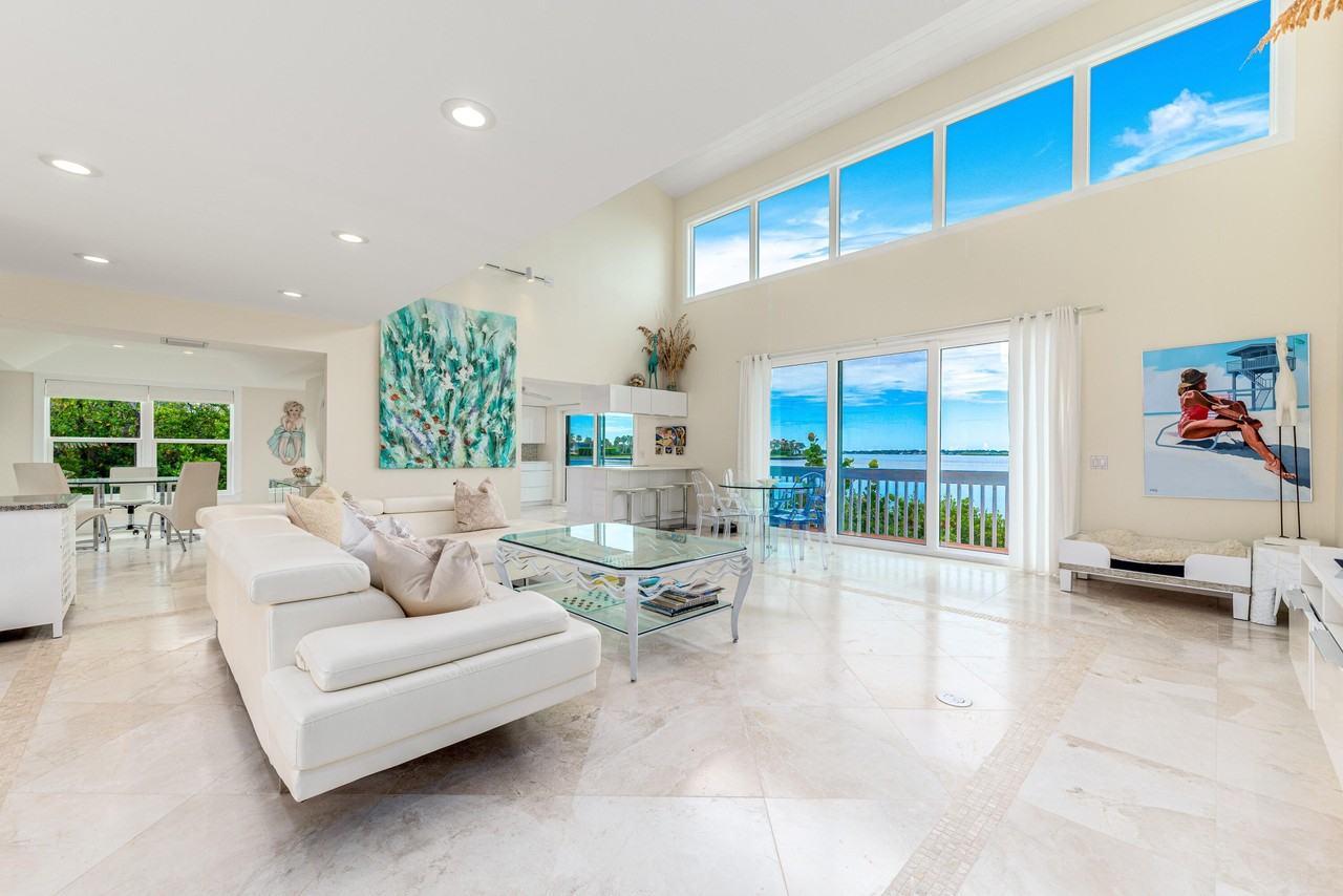 1470 Se Macarthur Blvd - Photo 4 of 15