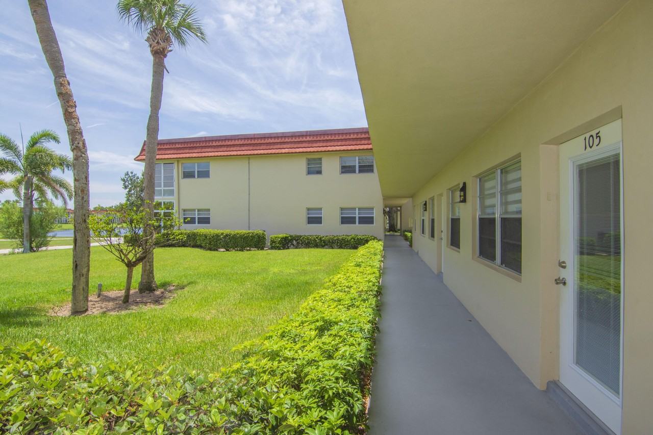 69 Royal Oak Ct #105 - Photo 3 of 32