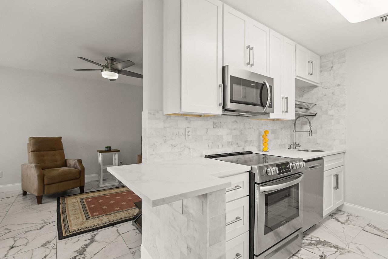 69 Royal Oak Ct #105 - Photo 5 of 32